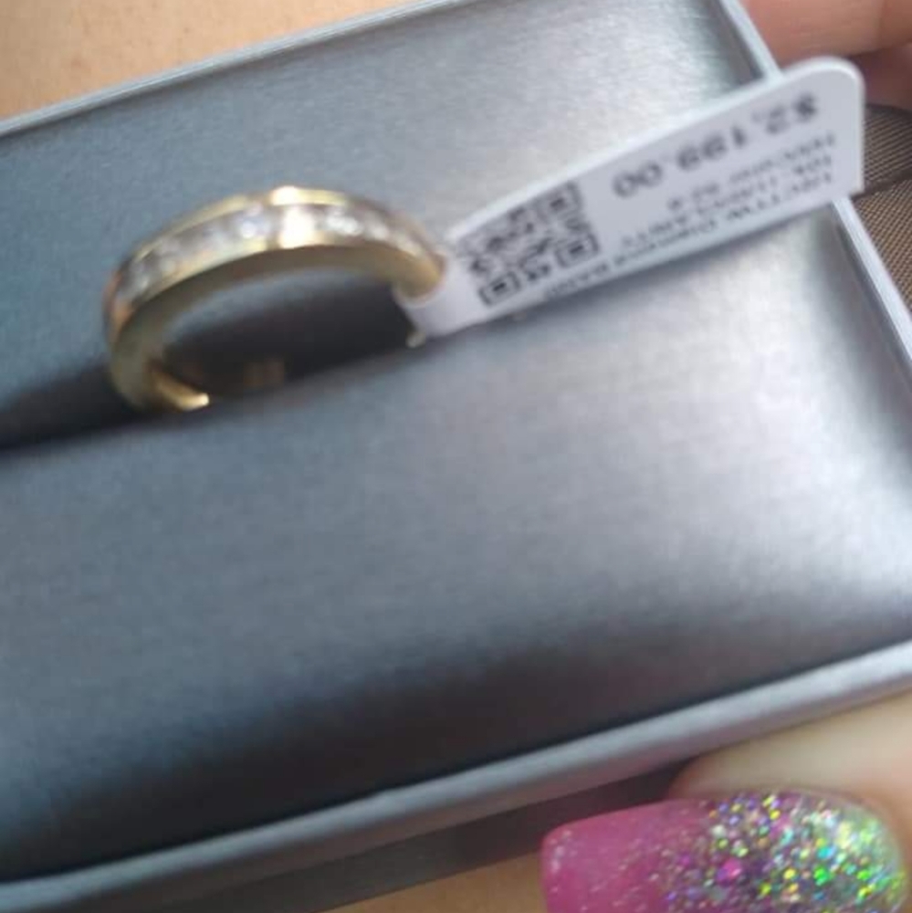 Gold diamond ring